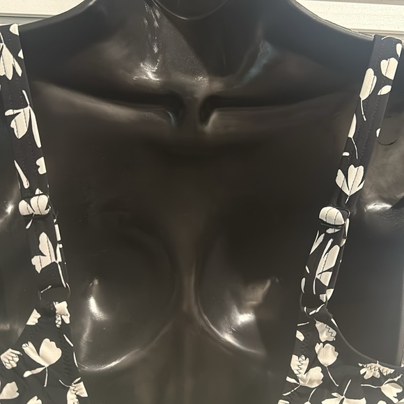 🌸🌸🌸Gottex Summertime V Neck One Piece Swimsuit with bow on the side. - Picture 7 of 7